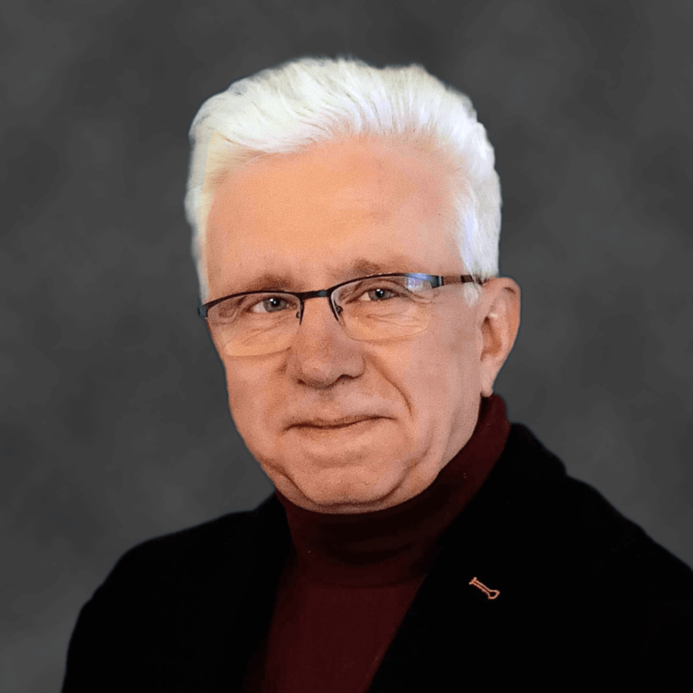 Dariusz_Szewczyk_www-1-768×768